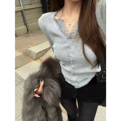 韩国东大门2025秋冬新款时尚V领长袖针织衫百搭蕾丝拼接假两件套