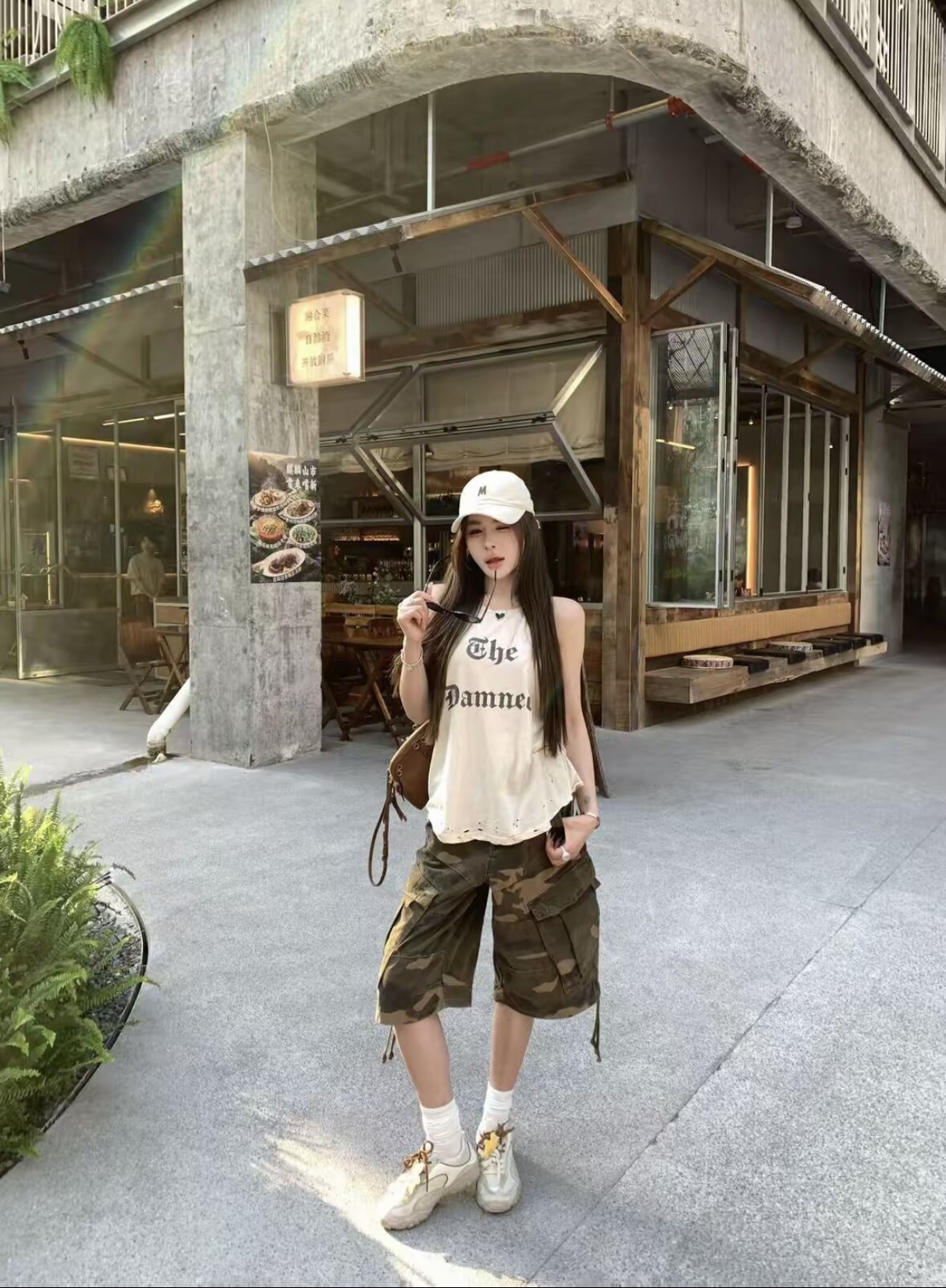九月家【千禧辣妹】米色字母割破老汉背心/重工水洗迷彩七分裤潮