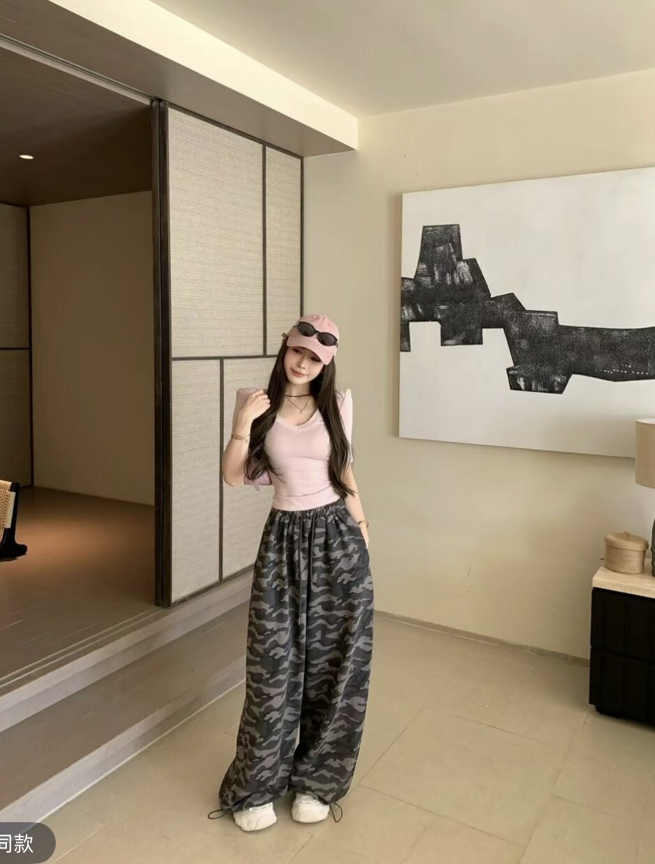 2026春夏新款韩版时尚百搭修身显瘦短袖T恤+迷彩牛仔裤两件套套装