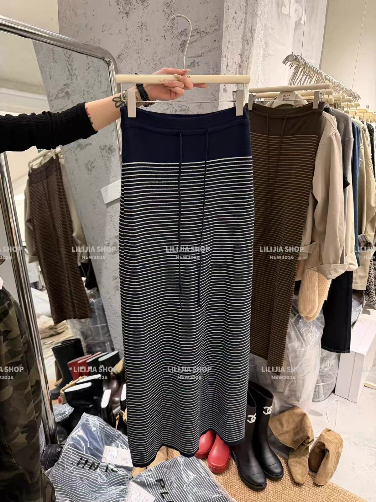 LiLijia正品2026秋季新款韩版时尚百搭显瘦条纹半身裙女中长款潮