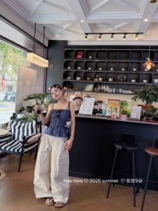 正品实拍2026夏季新款韩版百搭时尚褶皱设计感荷叶边格子吊带上衣
