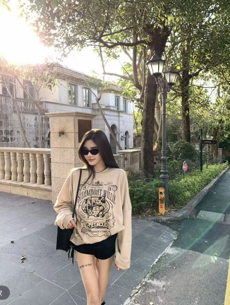 九月家【天生女主】奶茶色米奇卡通卫衣/黑色百搭抽绳棉感短裤潮