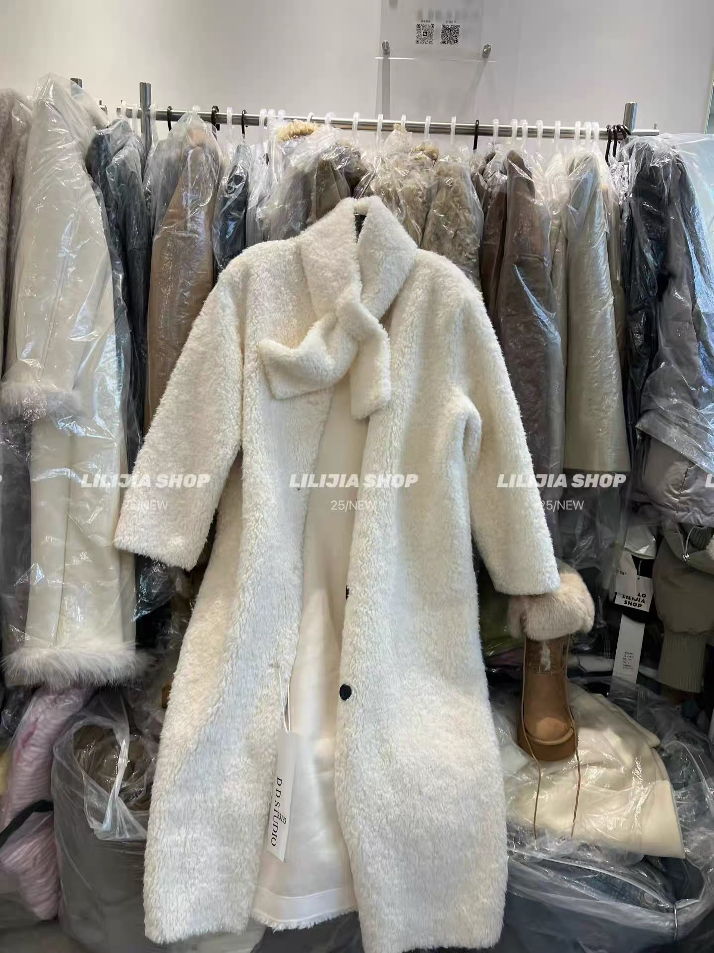 韩国东大门2025冬季新款韩版宽松休闲立领配围巾皮毛一体毛毛外套