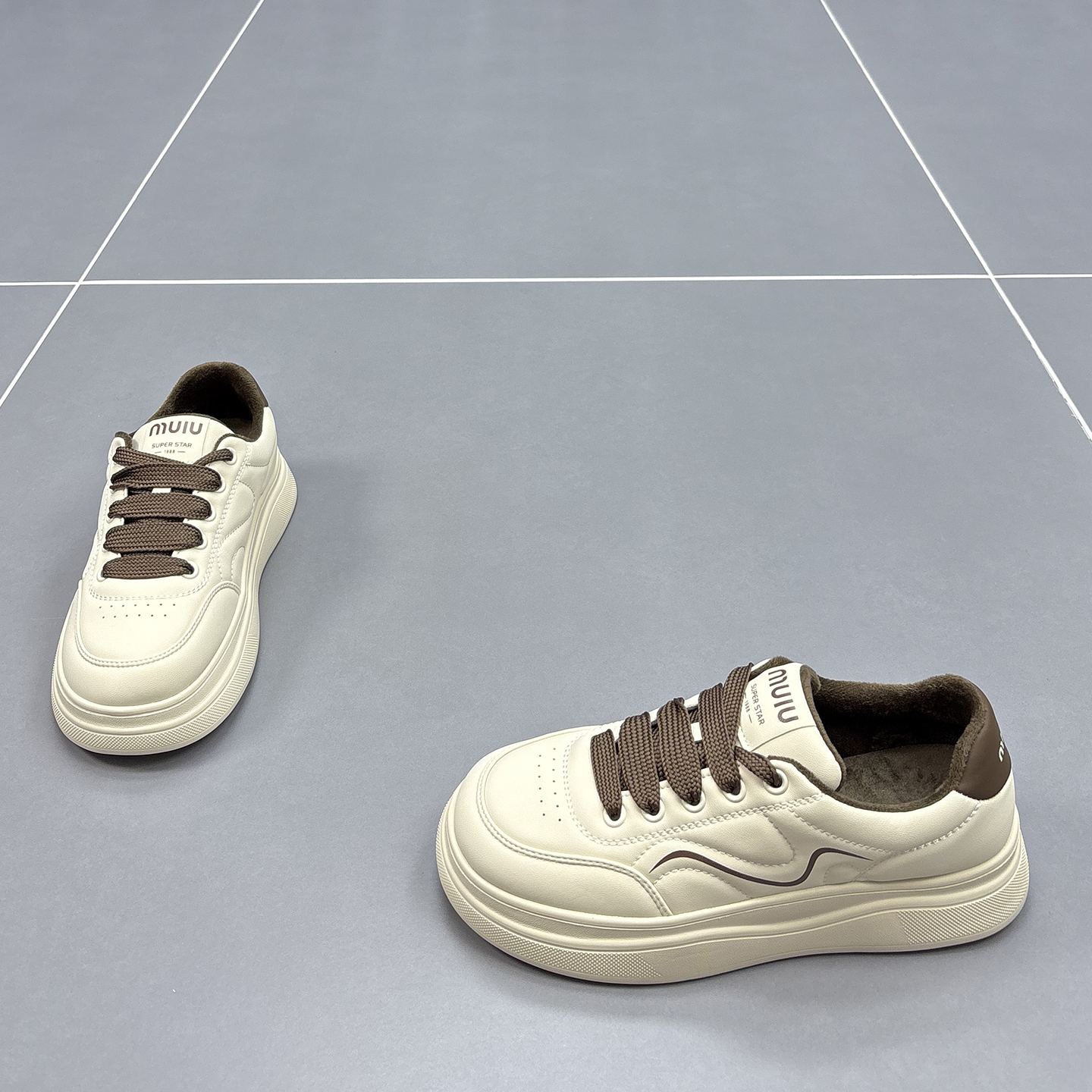 真皮加绒小白鞋女2025冬季新款