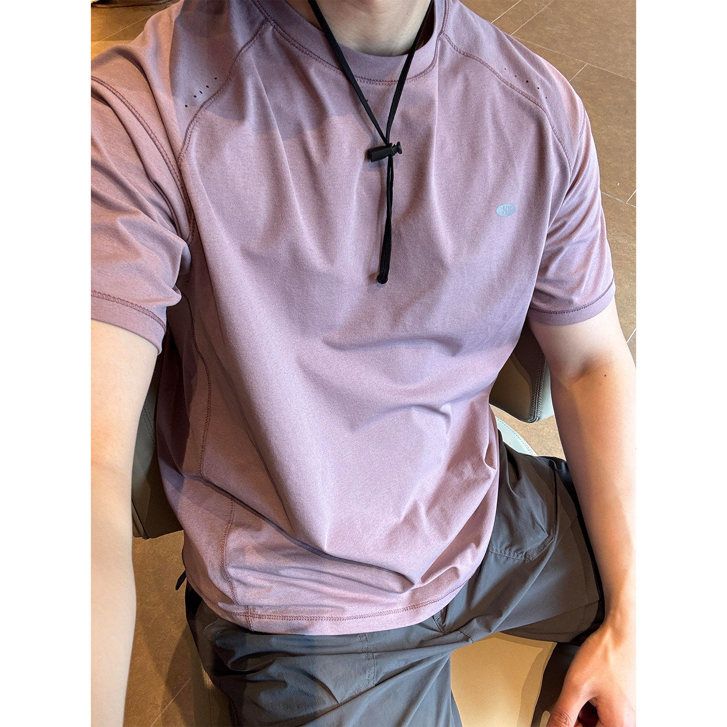 灰粉色龙鳞打孔速干短袖男款夏季吸湿排汗薄款t恤健身跑步运动服