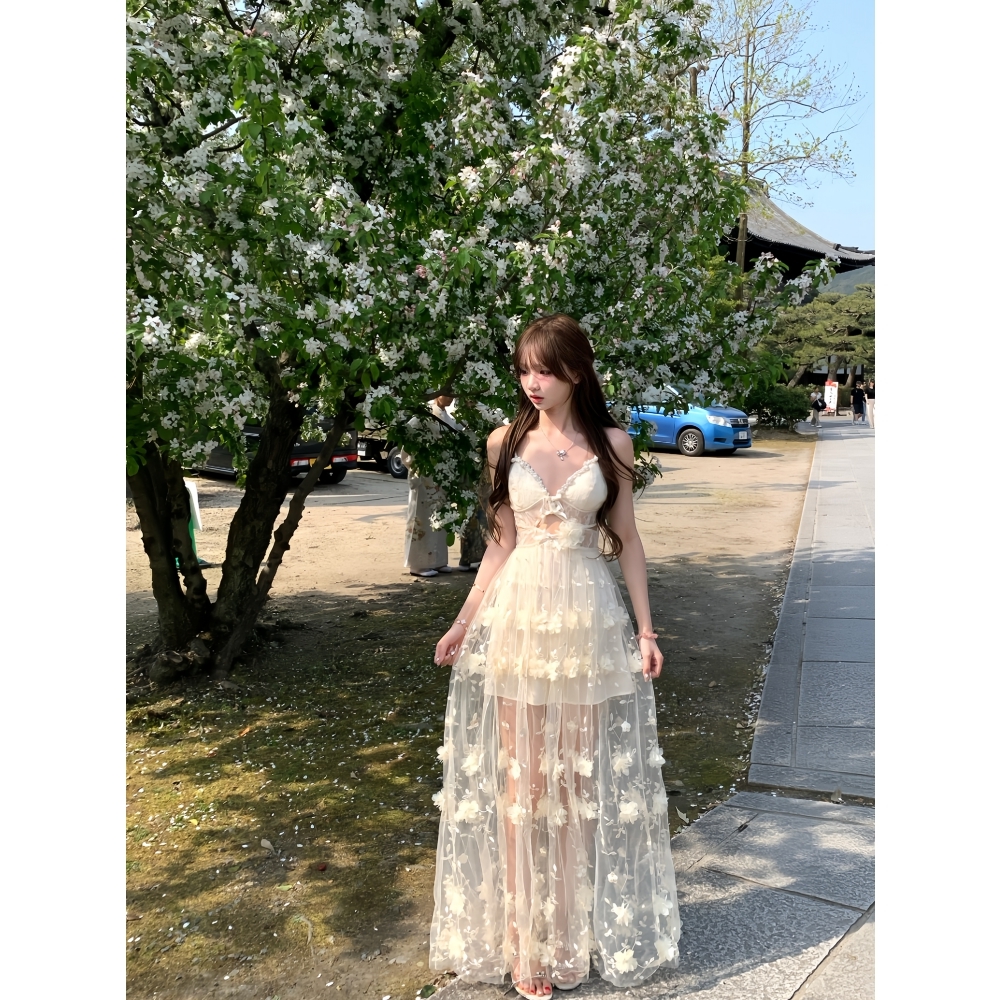 连衣裙超仙高级感立体花蕾丝吊带裙女夏纯欲度假风蝴蝶结钉珠长裙