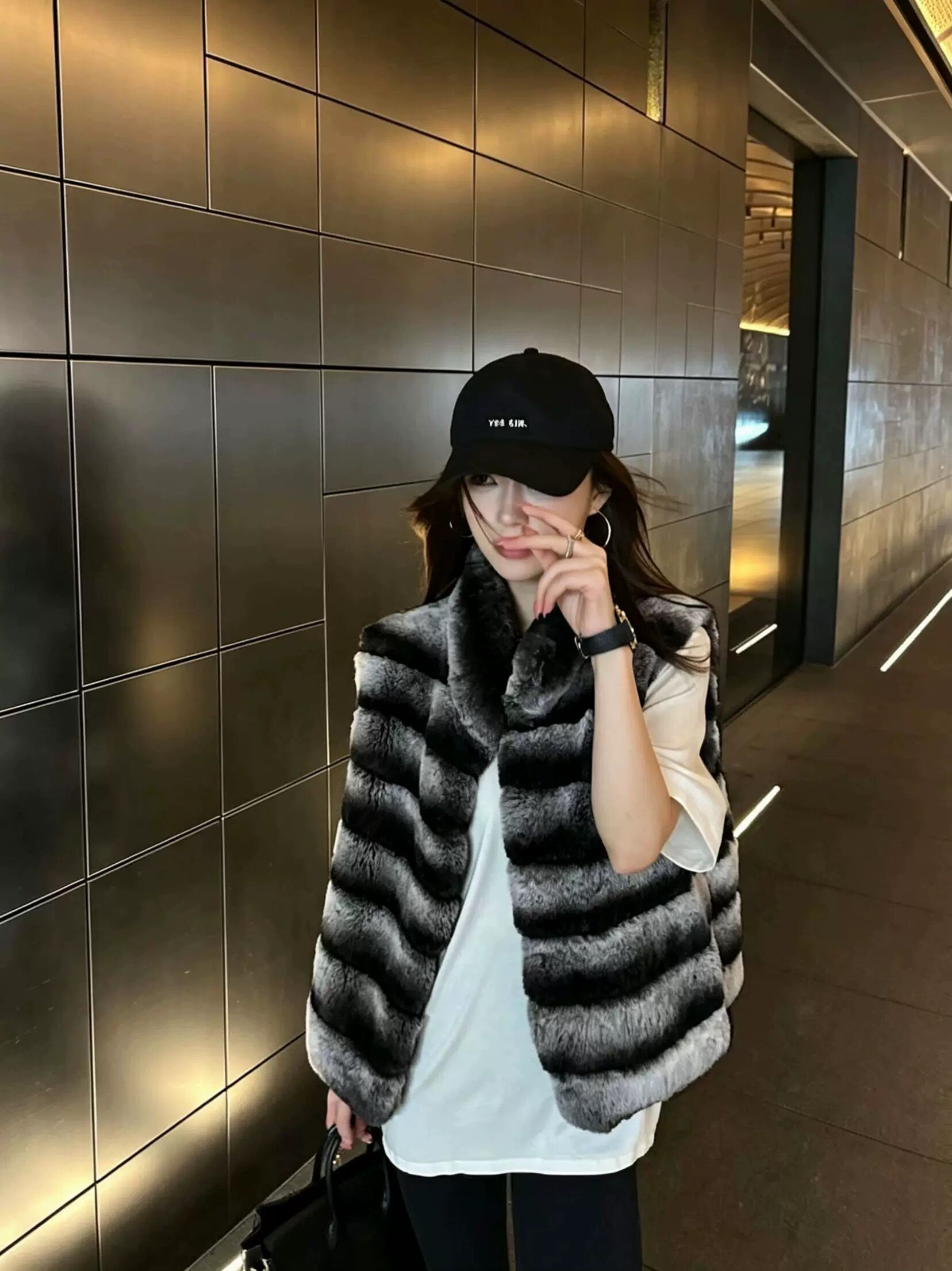 26新款霜染5A级整皮獭兔毛横排夹革皮草外套女马甲立领