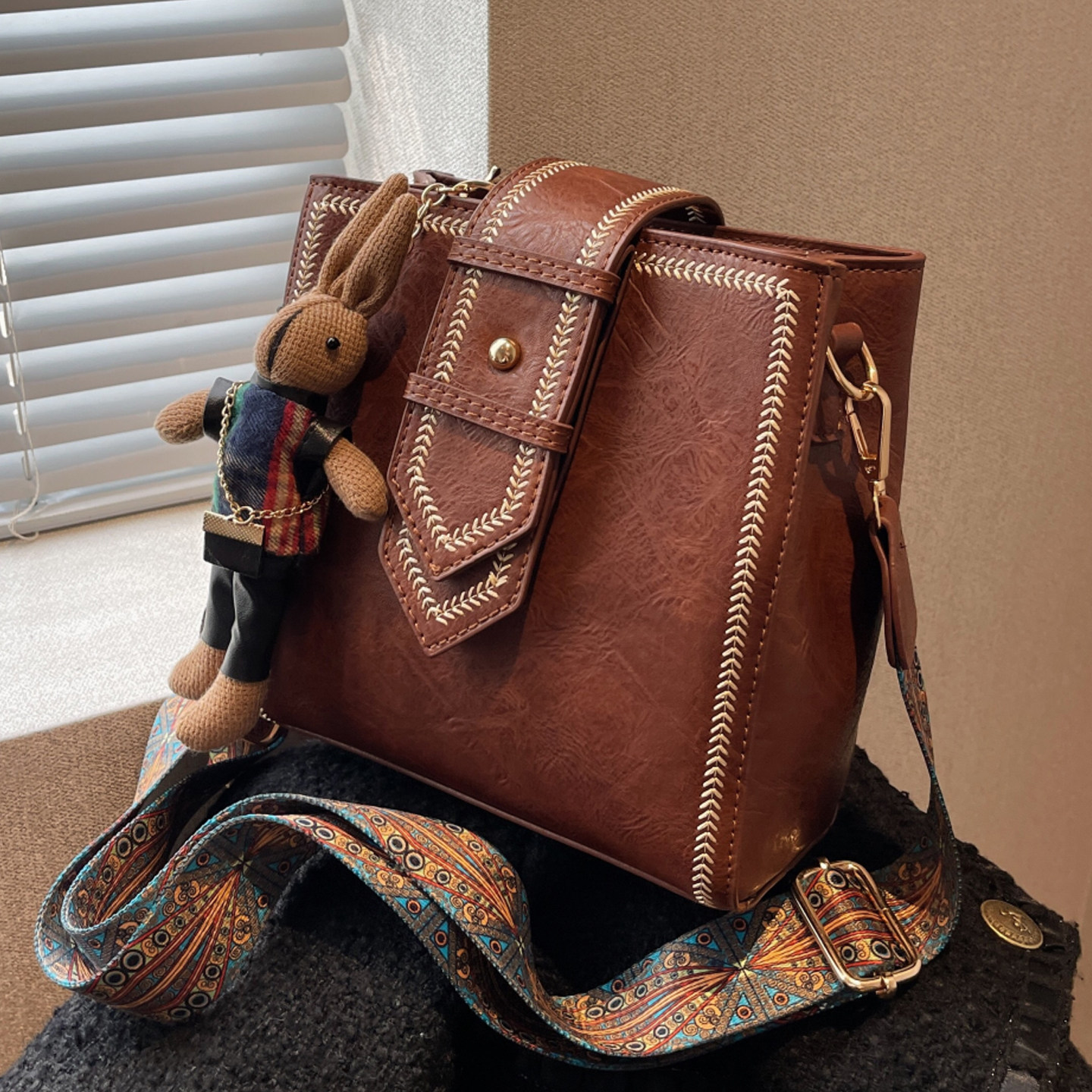 美拉德复古小包包新款时尚单肩斜挎包高级感百搭女包宽肩带水桶包,箱包皮具/热销女包/男包,水桶包,淘宝优惠券,粉丝福利购,淘宝优惠卷