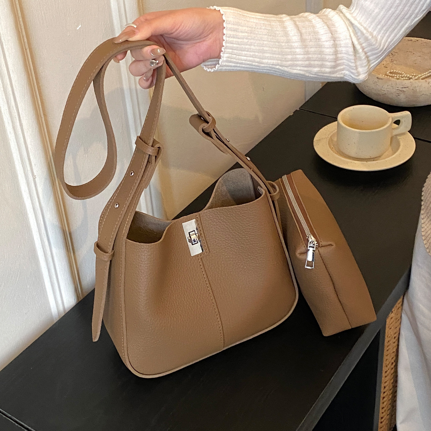 高级感小包包女大容量2026新款小众复古软皮单肩斜挎包女士水桶包,箱包皮具/热销女包/男包,小方包,淘宝优惠券,粉丝福利购,淘宝优惠卷