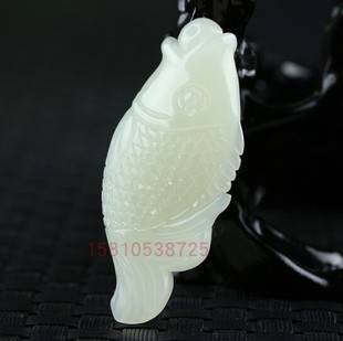 天然新疆和田玉富贵小鱼吊坠男女款年年有余精雕玉鱼项链挂件籽料