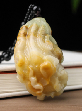 和田玉籽料白菜吊坠毛衣链