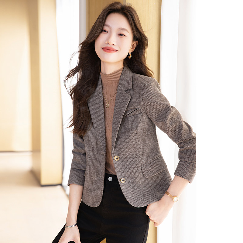 咖色短款毛呢西装外套女早春季2025新款小个子上衣高级感呢子西服