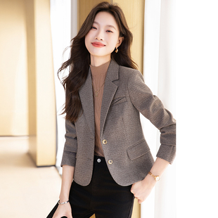 咖色短款毛呢西装外套女早春季2025新款小个子上衣高级感呢子西服