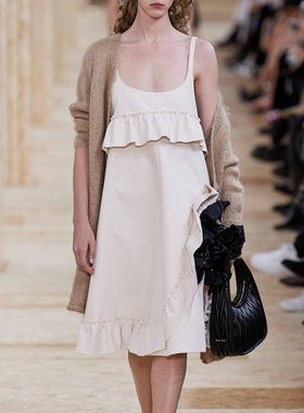 MIU法式度假大U领荷叶边吊带裙奶油白色中长款A字宽松无袖连衣裙