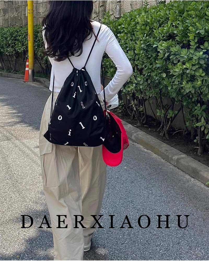 高敏诗同款字母印花抽带式束口双肩包背包女24秋款休闲轻便收纳袋