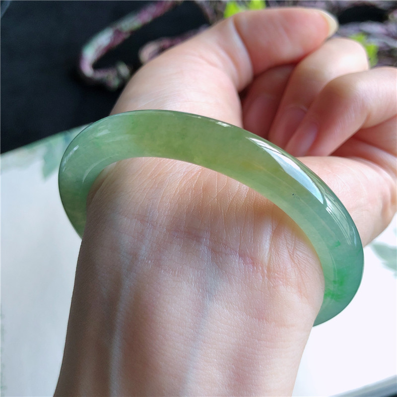 11月新品 天然翡翠53圈口冰种晴水底飘油绿圆条手镯正品4a91118