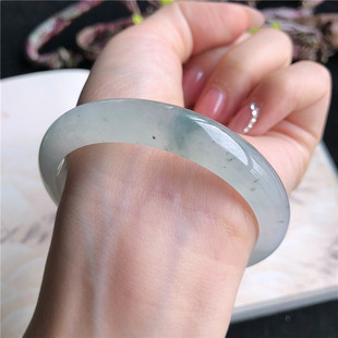 12月新品 2T11130 天然翡翠55圈口冰糯种飘绿花正圈手镯正品
