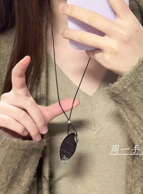 手作设计高级感黑檀木几何小花吊坠皮绳项链长款木制真品毛衣链女