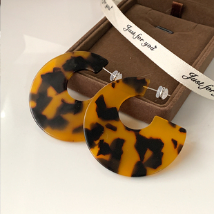 复古豹纹耳饰 高级感耳钉美拉德秋冬时尚 圆板玳瑁耳环2025新款 爆款