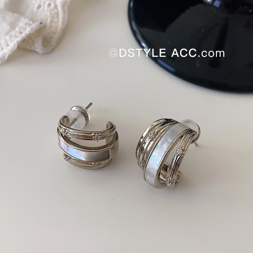 DSTYLE咖金色多层白贝母镶钻耳钉