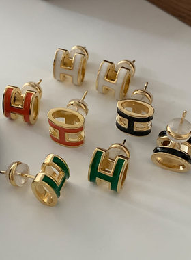 珐琅字母H耳钉2025新款爆款高级感小香风复古耳环女轻奢金属耳饰