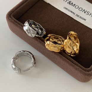 宽面菱格纹金属耳扣2025新款 高级感耳环轻奢耳圈女小香风耳饰 爆款