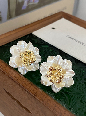 白色花朵耳钉2025新款爆款高级感大耳环轻奢典雅栀子花法式风耳饰