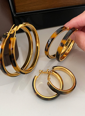 圆形豹纹耳圈2025新款爆款高级感圆圈耳环轻奢秋冬复古美拉德耳饰