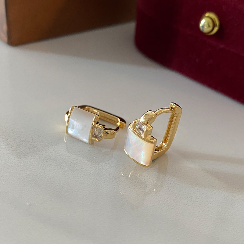 DSTYLE法式简约镶钻贝母锁头耳环