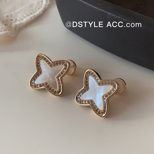 DSTYLE小香风镶钻星星白贝母耳钉