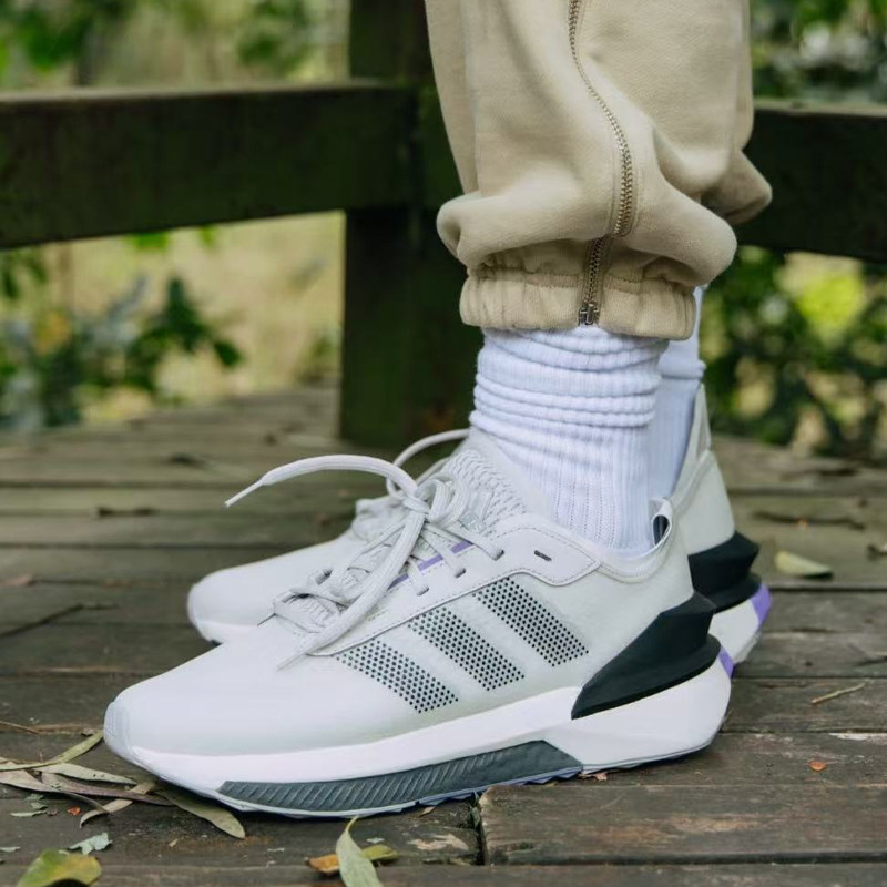 Adidas阿迪达斯AVRYN BOOST 男子新款跑步鞋减震休闲运动鞋ID9422
