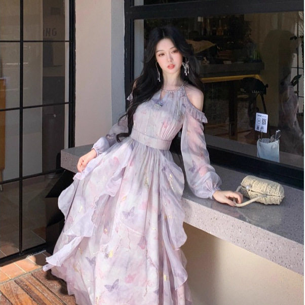 法式气质露肩蝴蝶印花长袖连衣裙女春夏高级感不规则荷叶边长裙子
