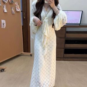 法式高级感纯色连衣裙子女秋冬季2025新款配大衣收腰内搭蕾丝长裙