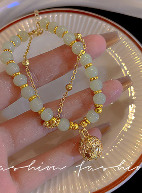 新中式复古铃铛手链女百搭感红色玉髓手串古风喜庆招财手饰品