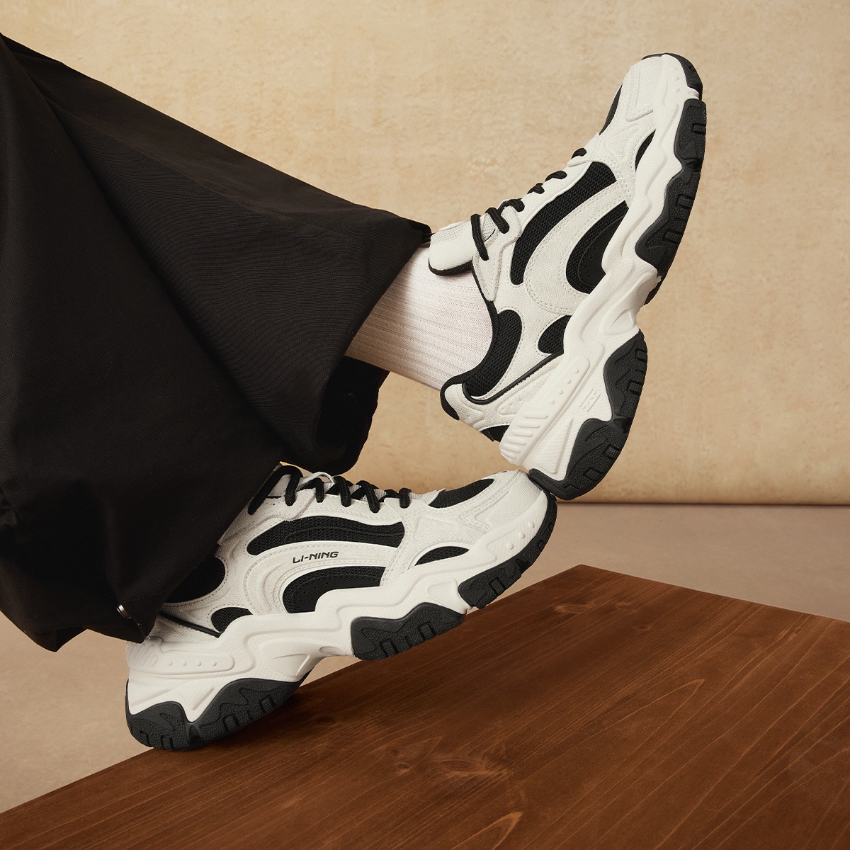 李宁缓震女子系带红糖休闲鞋防滑