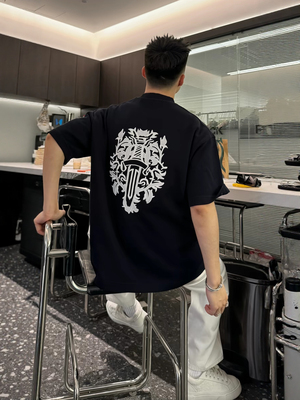 【陈发财】FA CAI新款十字架梵文刺绣小领口短袖T恤男女宽松上衣