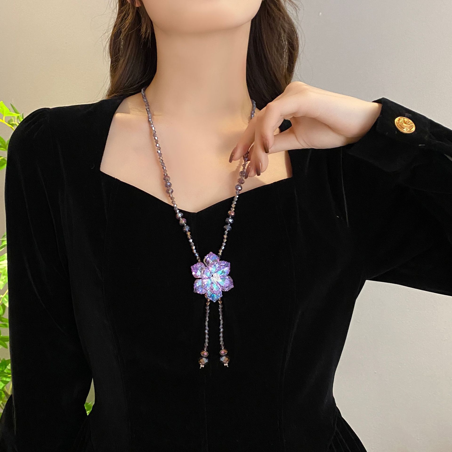 2025新款爆款水晶花朵毛衣链长款时尚项链挂饰简约秋冬长链挂件