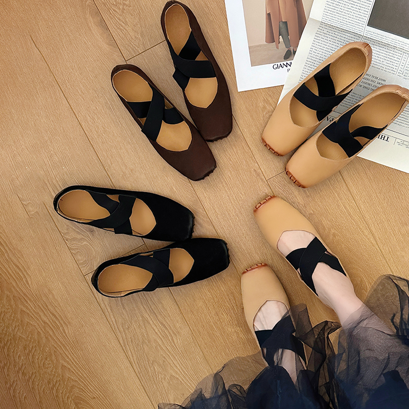 猪鼻子交叉带方头玛丽珍芭蕾鞋