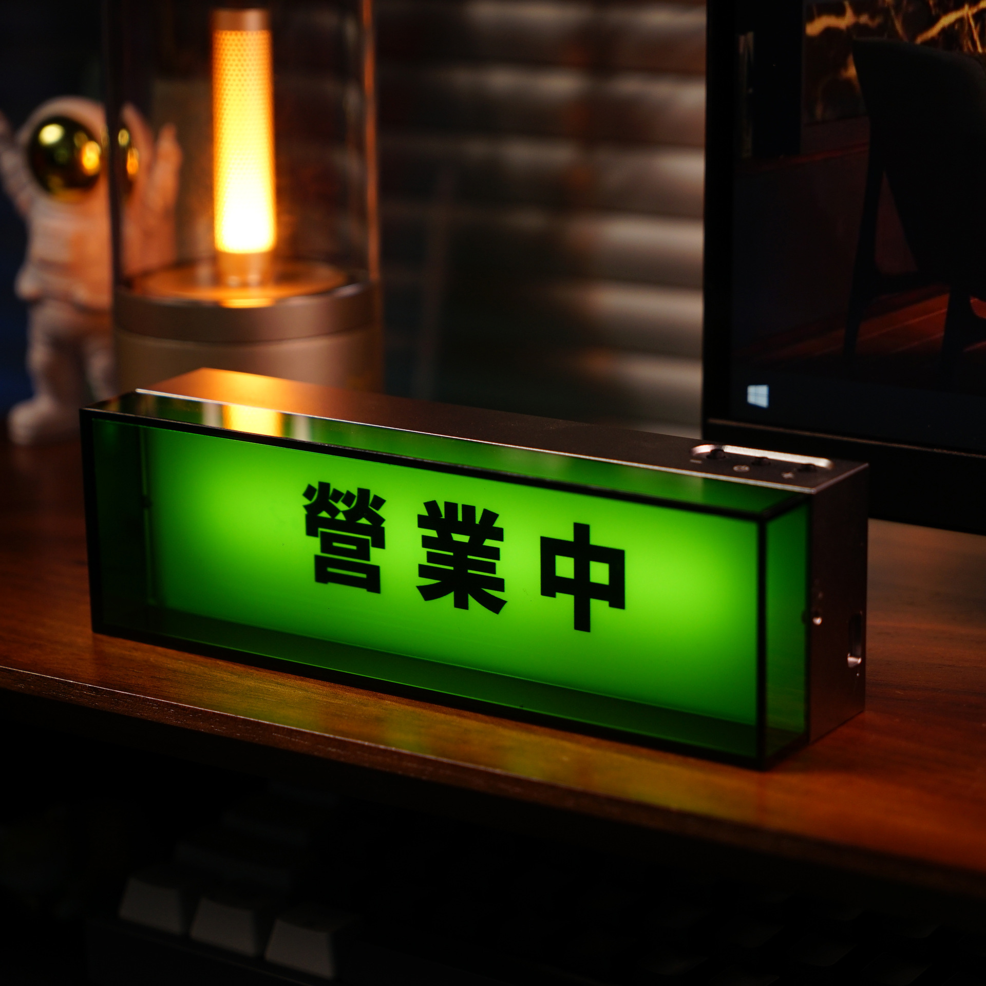免费定制电气灯电竞房桌搭摆件灯