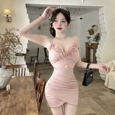 低胸深V领花朵拼接吊带连衣裙女