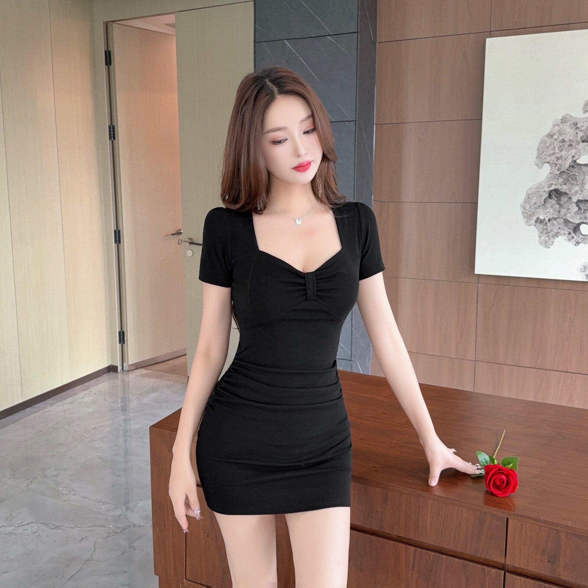 女新款辣妹性感衣服低胸方领短袖连衣裙夜场蹦迪紧身显瘦包臀裙子