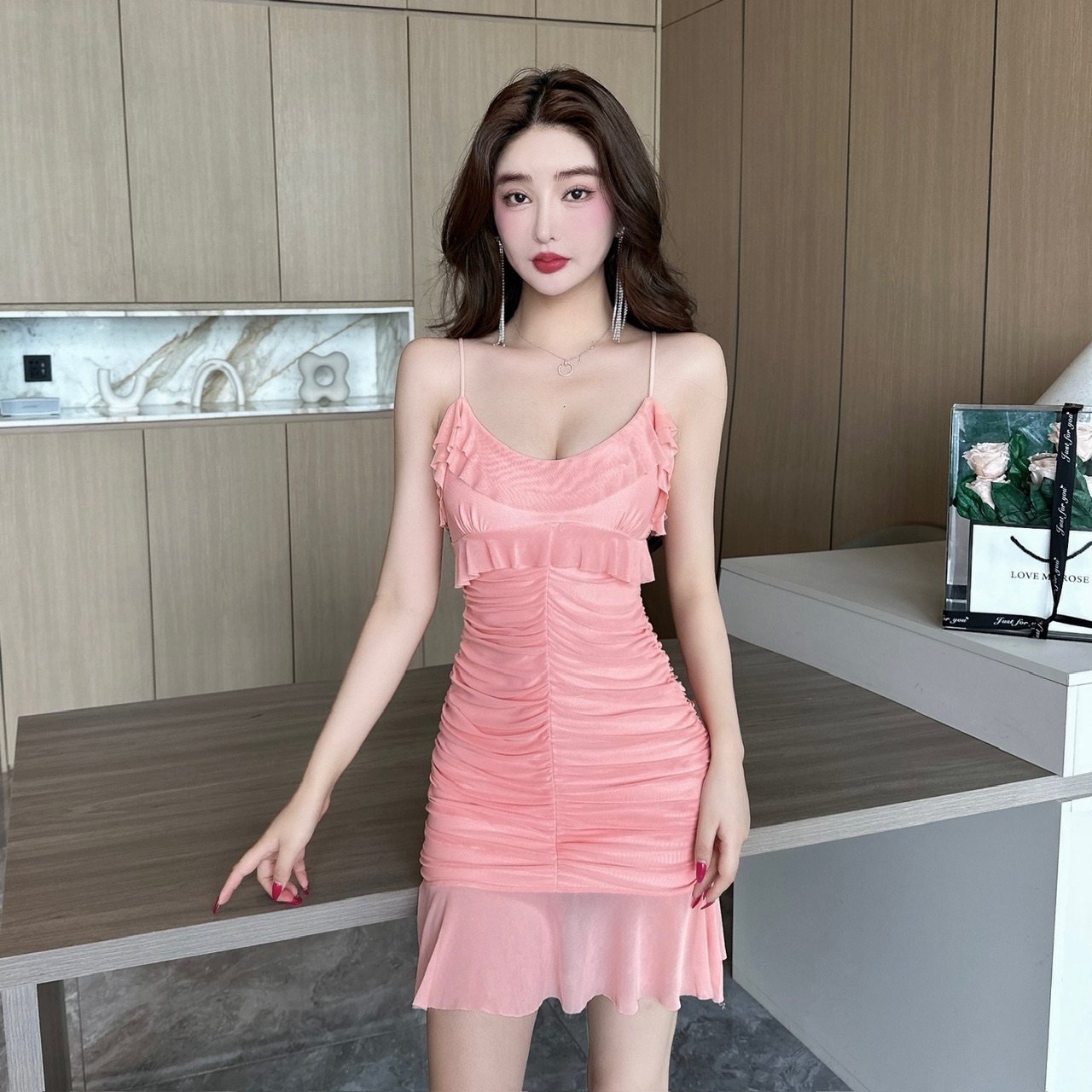性感吊带连衣裙女网纱褶皱短裙子