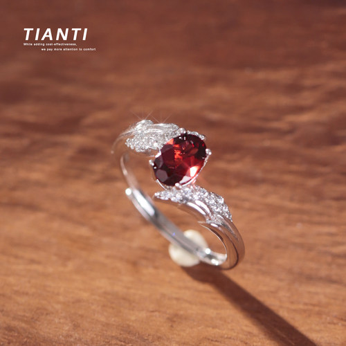 扭臂修饰手型日常通勤高级感戒指