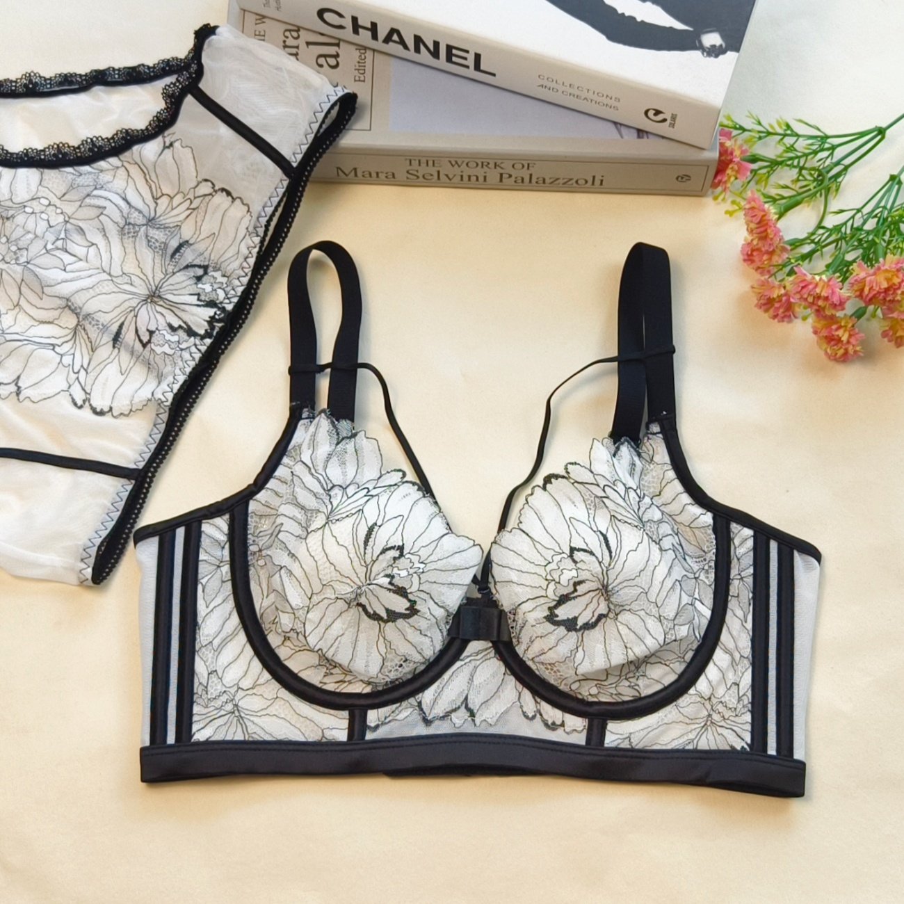 轻奢法式蕾丝花边内衣女大胸显小软钢圈收副乳聚拢防下垂文胸套装