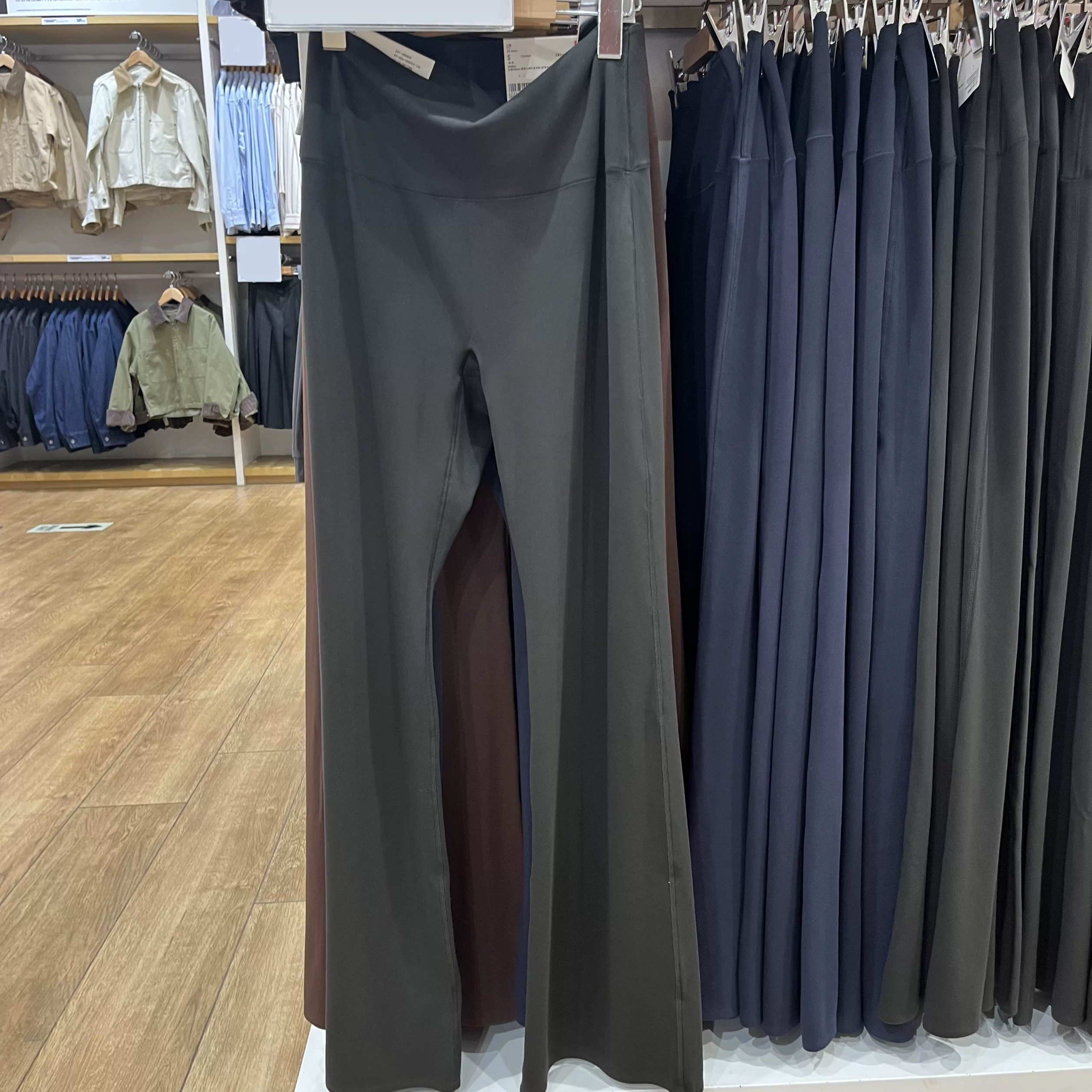 日单2025秋冬新款女装高弹力喇叭紧身裤打底运动防晒瑜伽裤480809