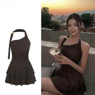 绝美显瘦 泳衣女高级感咖色连体温泉度假游泳衣裙式 特价 2026新款