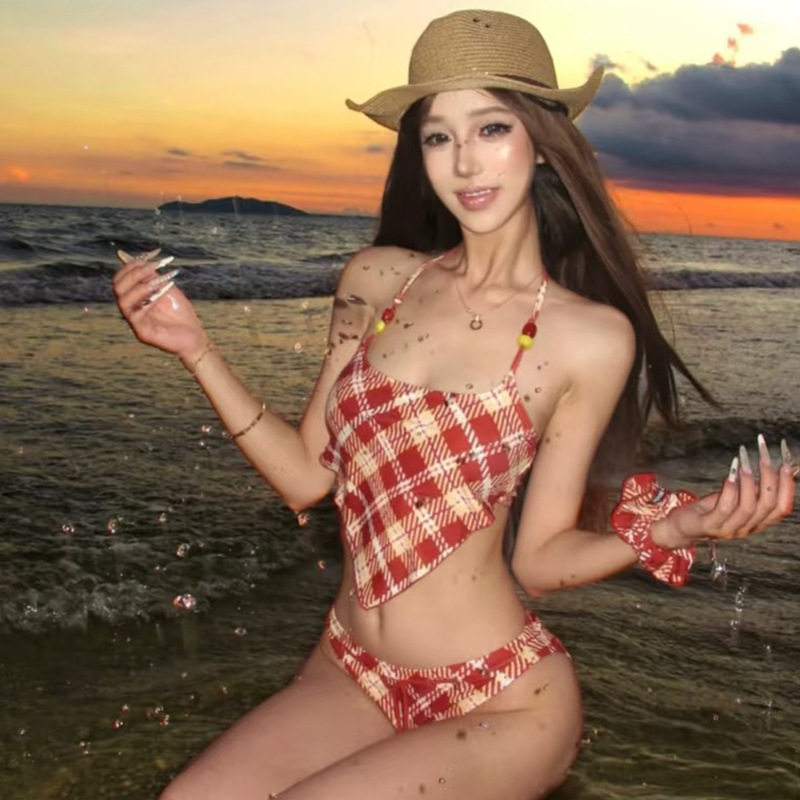 特价泳衣女高级感性感辣妹红格纹串珠肚兜方巾海边沙滩度假风泳装