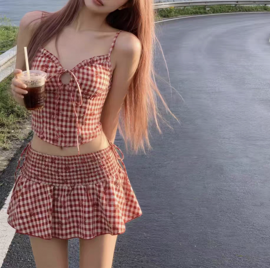 特价泳衣女款2026年爆款新款高级感比基尼三件套分体裙式显瘦绝美