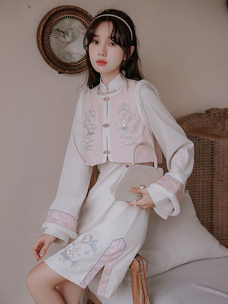 新中式国风刺绣马甲两件套改良汉服旗袍年轻款少女短款连衣裙