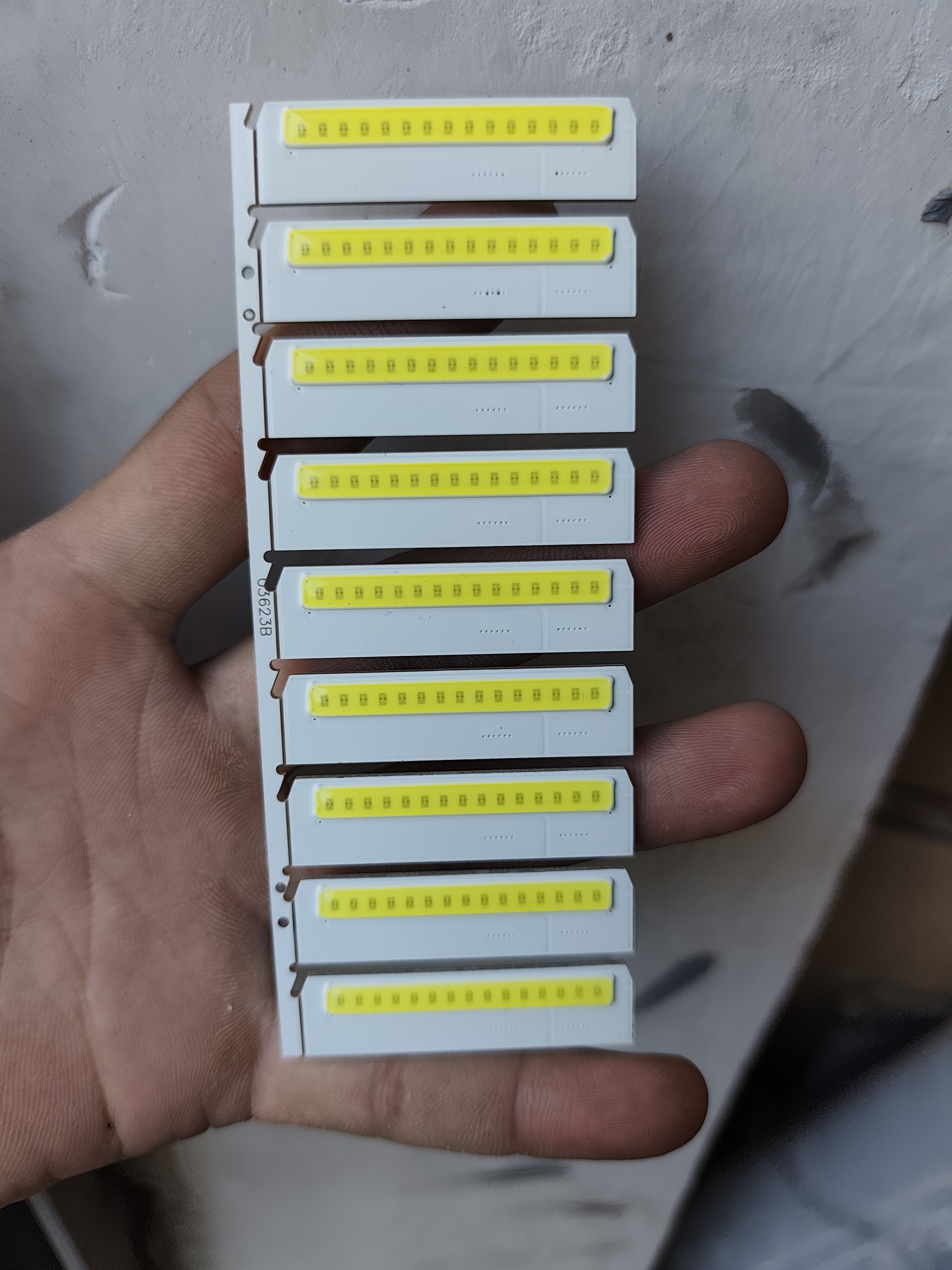 全新库存货低压2.7v光源板板白光 一份9小片价13.5mm*55mm